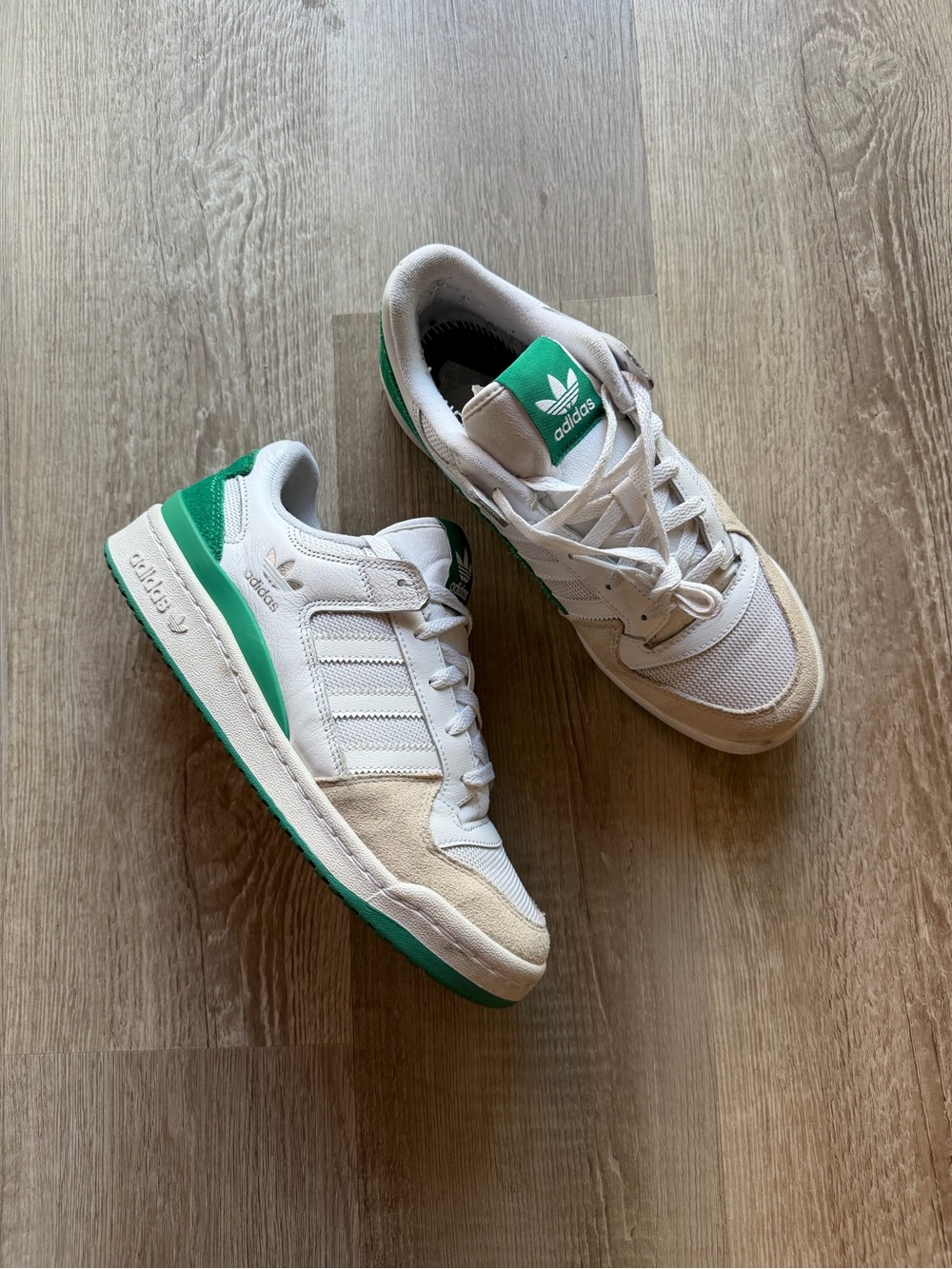adidas White & Green Men's Low-Top Sneakers with Suede Overlay - Picture 2 of 6